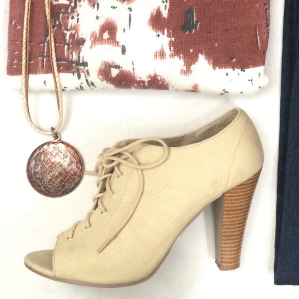 "FD4" tan canvas peep toe lace-up heel bootie- 9